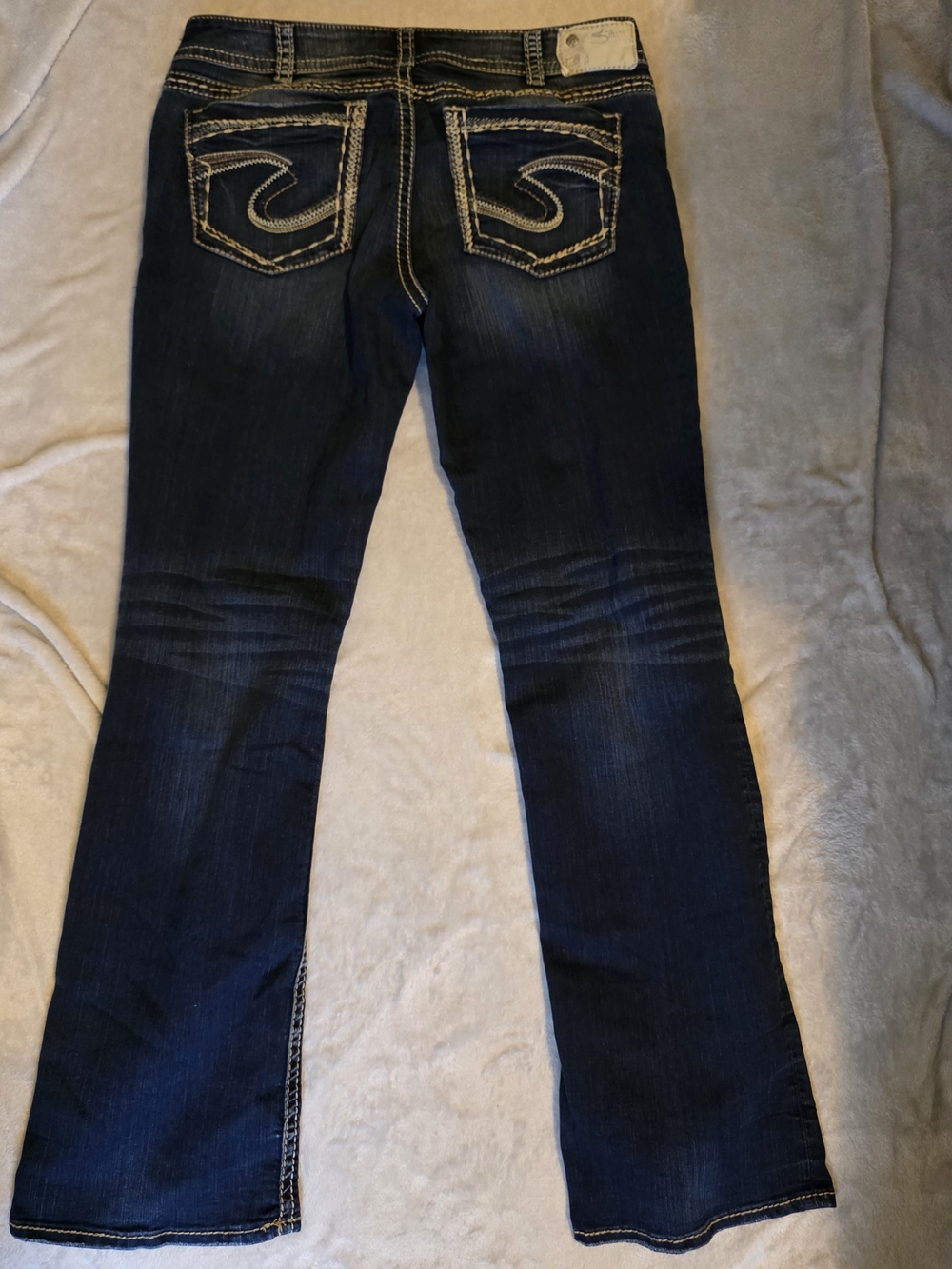 Silver Jeans Dark Blue Bootcut Jeans with Contrast Stitchin. Like New